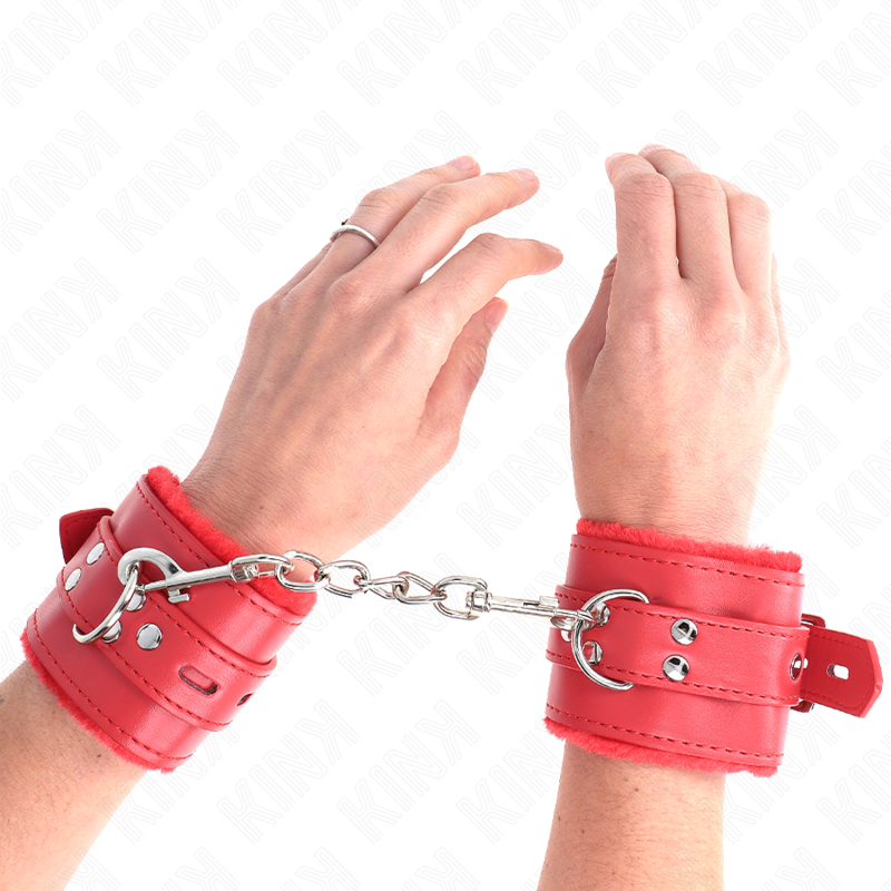 Muñequeras rojas KINK con forro de pelo y aberturas cuadradas