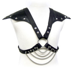 Arnés de cuero para hombre con cadenas metálicas